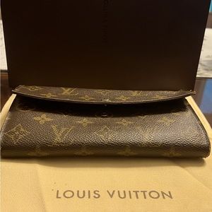 Authentic Louis Vuitton Sarah Wallet with original receipt, dust bag and box